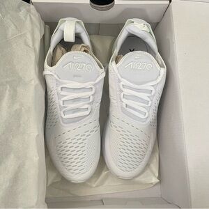 Air7c w air max 270 triple white